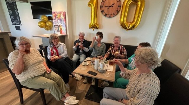 Dorpshoes 10-jarig jubileumfeest (zaterdag 11 april 2026)